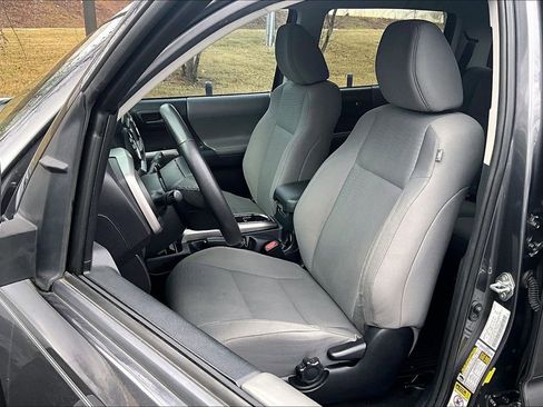 Used 2017 Toyota Tacoma SR5 image 25