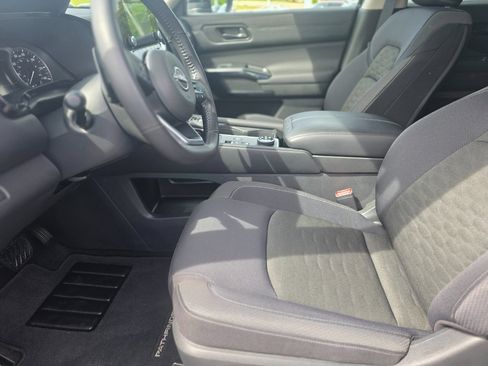 Used 2025 Nissan Pathfinder SV AWD/4WD image 14