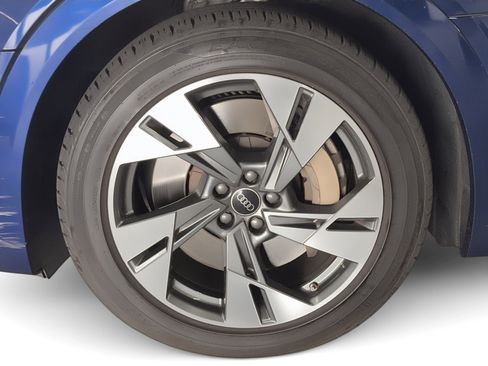 Used 2022 Audi e-tron Premium image 12