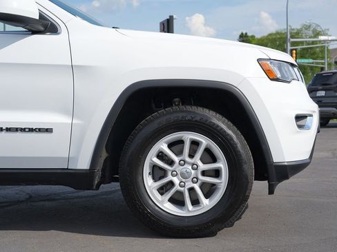 Used 2019 Jeep Grand Cherokee Laredo AWD/4WD image 11