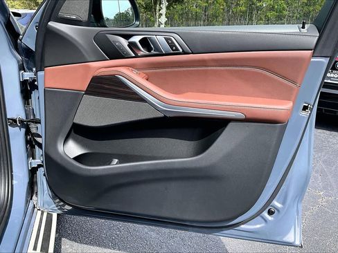 Certified 2024 BMW X7 xDrive40i w/ Premium Package image 23