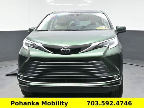 Used 2026 Toyota Sienna Limited FWD image 2