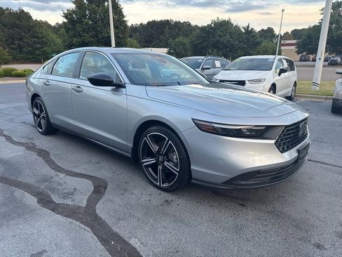 Used 2024 Honda Accord Sport image 9