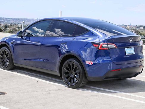 Used 2024 Tesla Model Y Long Range AWD/4WD image 6