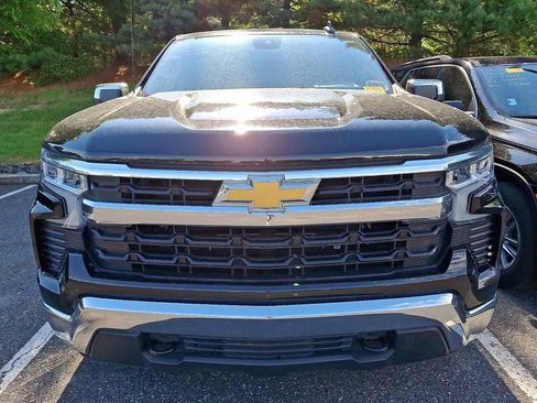 Used 2023 Chevrolet Silverado 1500 LT AWD/4WD image 2