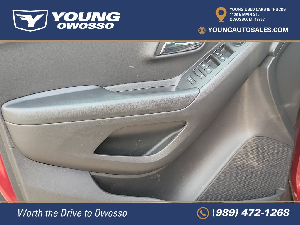 Used 2022 Chevrolet Trax LT w/ LT Convenience Package AWD/4WD image 24