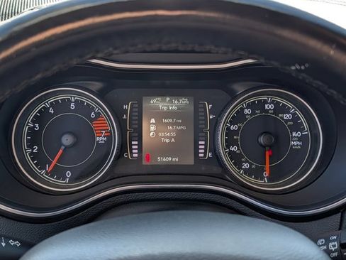 Used 2021 Jeep Cherokee Latitude Plus FWD image 19