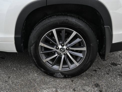 Used 2017 Toyota Highlander XLE image 13