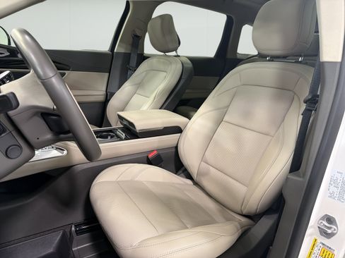 Used 2025 Lincoln Nautilus Premier w/ Equipment Group 102A AWD/4WD image 9