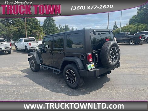 Used 2015 Jeep Wrangler Unlimited Sport w/ Max Tow Package AWD/4WD image 3