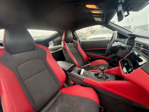 Used 2025 Nissan Z Performance w/ Floor Mat Package image 20