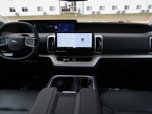 Used 2025 Ford Expedition Active image 45