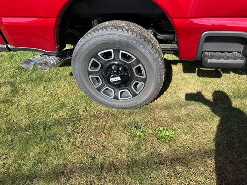New 2026 Ford F250 Platinum w/ FX4 Off-Road Package AWD/4WD image 17