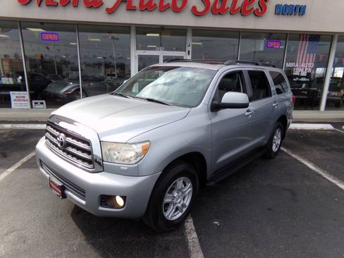 Used 2011 Toyota Sequoia SR5 w/ Premium Pkg AWD/4WD image 6