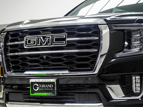 Used 2024 GMC Yukon XL SLT w/ SLT Premium Package image 2