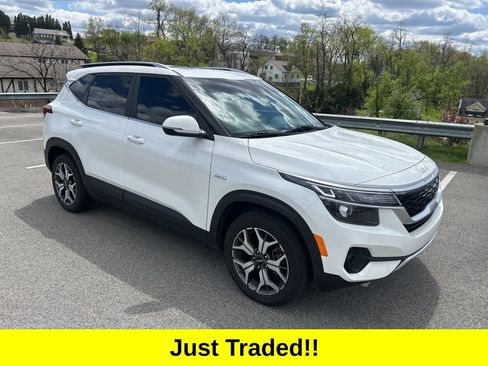 Used 2022 Kia Seltos EX image 1