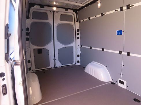 Used 2025 Mercedes-Benz Sprinter 2500 image 22