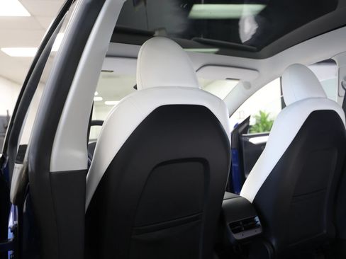 Used 2023 Tesla Model Y Long Range AWD/4WD image 49