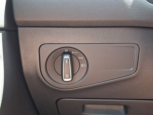 Certified 2022 Volkswagen Tiguan SE R-Line AWD/4WD image 23