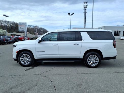 Used 2023 Chevrolet Suburban Premier image 7