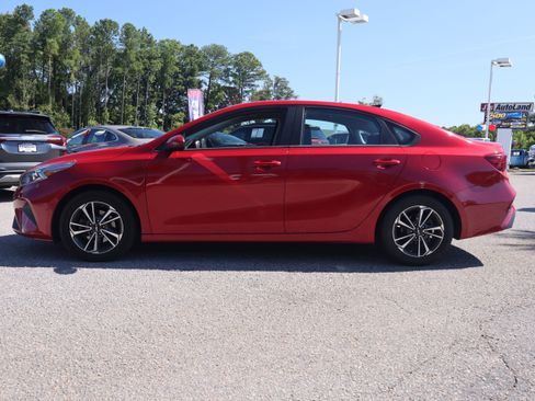 Used 2023 Kia Forte LXS FWD image 2