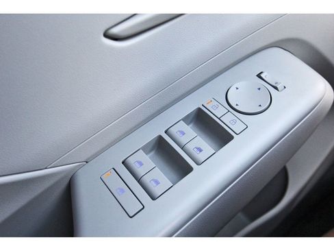 Certified 2025 Hyundai Kona SEL FWD image 22
