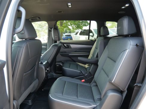 Used 2026 Buick Enclave Sport Touring w/ Power Package AWD/4WD image 5