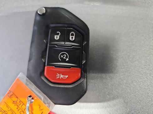 Used 2018 Jeep Wrangler Unlimited Sahara image 35