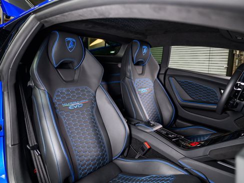 Used 2023 Lamborghini Huracan EVO image 35