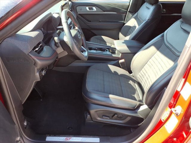 Used 2025 Ford Explorer ST-Line w/ ST-Line Street Pack AWD/4WD image 10