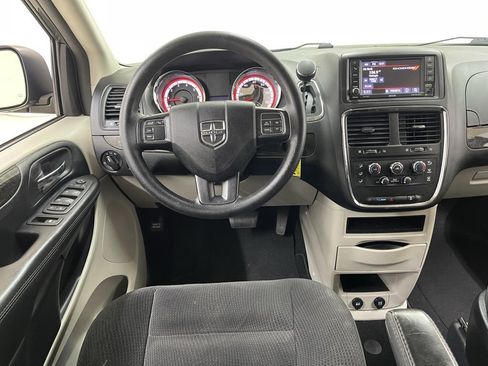 Used 2019 Dodge Grand Caravan SE w/ UConnect Hands-Free Group image 28