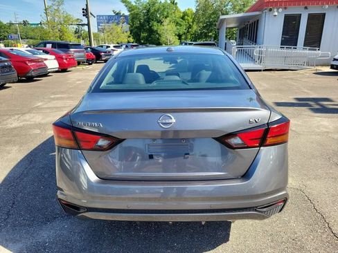 Used 2024 Nissan Altima 2.5 SV FWD image 9