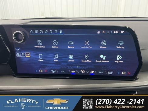 Used 2025 Chevrolet Traverse LT image 28