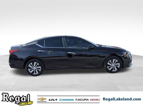 Used 2025 Nissan Altima 2.5 S image 3