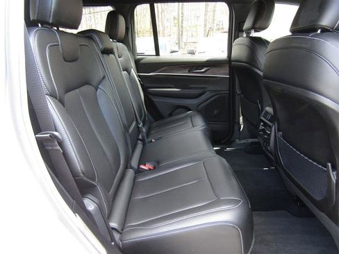 Used 2024 Jeep Grand Cherokee Limited image 41