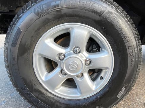 Used 1999 Toyota Land Cruiser image 15