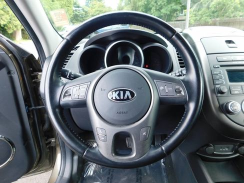 Used 2013 Kia Soul + FWD image 8