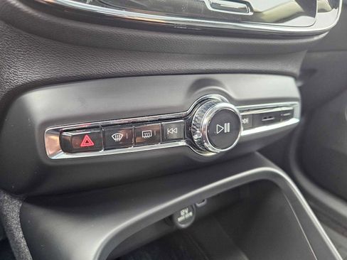 Certified 2024 Volvo XC40 B5 Plus w/ Climate Package AWD/4WD image 33