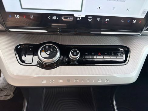 Used 2025 Ford Expedition Active RWD image 31