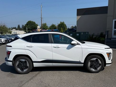 Certified 2025 Hyundai Kona Limited FWD image 2