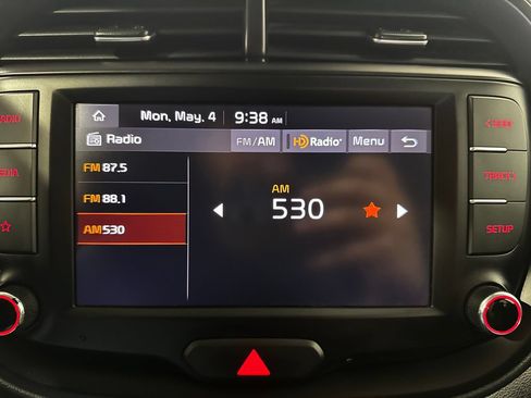 Used 2022 Kia Soul LX w/ Technology Package FWD image 4