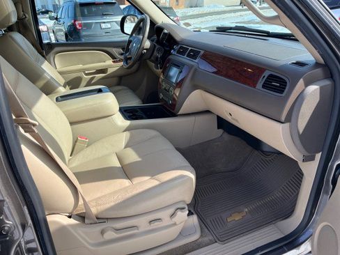 Used 2014 Chevrolet Suburban LT image 24