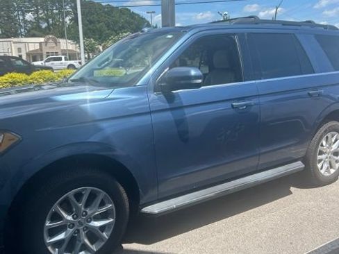 Used 2020 Ford Expedition XLT w/ Equipment Group 202A RWD image 2