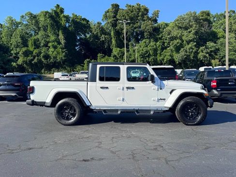 Used 2021 Jeep Gladiator Overland AWD/4WD image 18