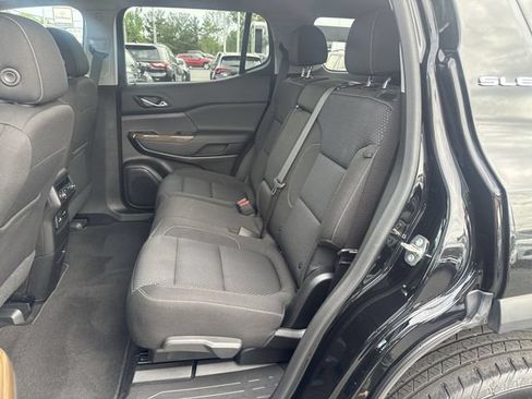 Used 2023 GMC Acadia SLE w/ Driver Convenience Package FWD image 23
