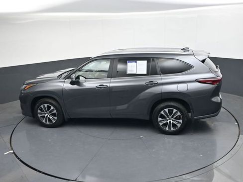 Used 2024 Toyota Highlander XLE image 29