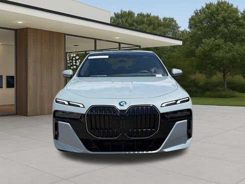 Used 2026 BMW 750e xDrive AWD/4WD image 4