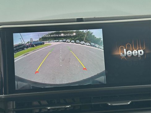 Used 2024 Jeep Wrangler Sahara image 29