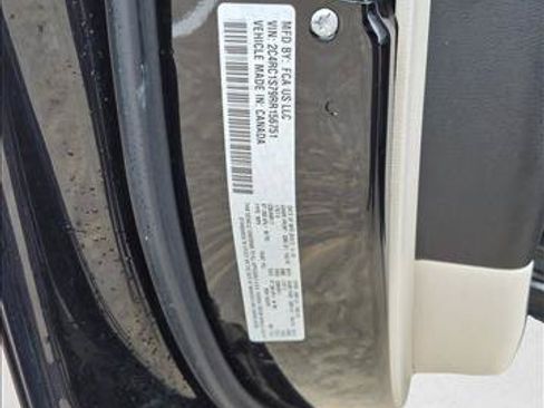Used 2024 Chrysler Pacifica Limited FWD image 19
