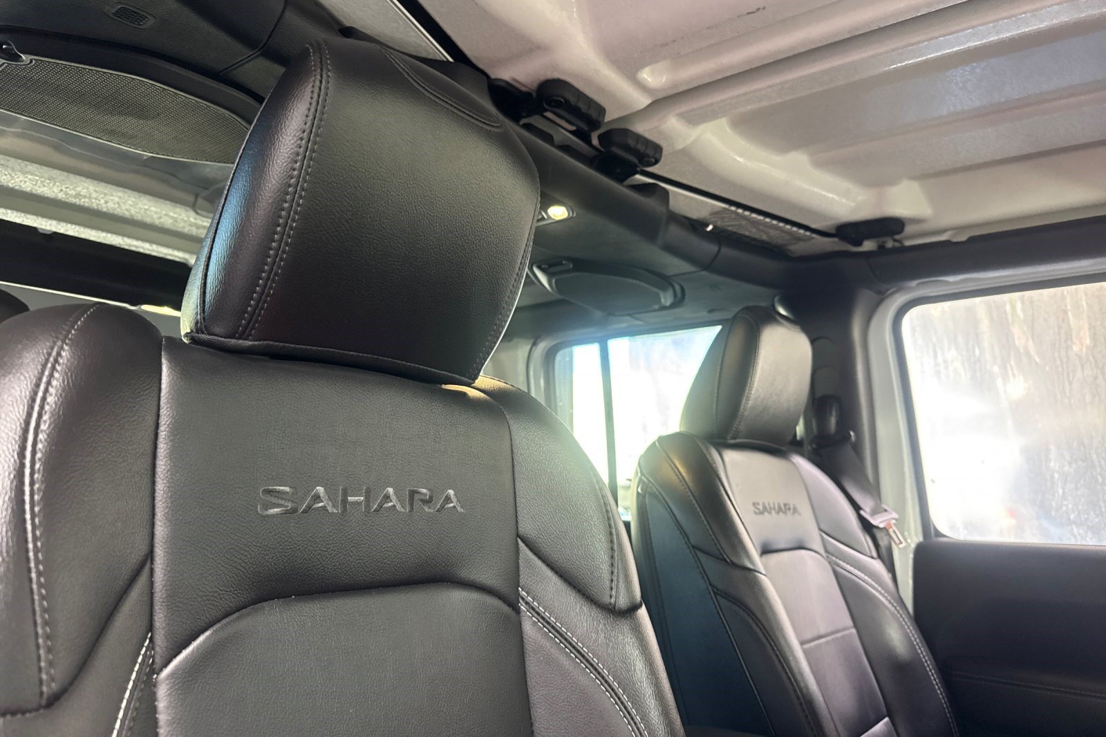 Used 2023 Jeep Wrangler Unlimited Sahara AWD/4WD image 26